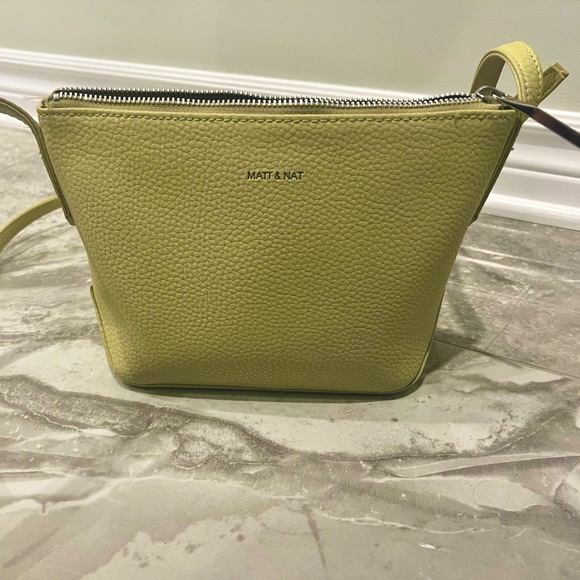 Matt and natt summer crossbody green - Picture 1 of 3